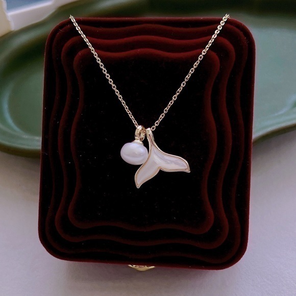 COPY - 18K Gold Vermeil Natural Fresh water Pearl & mermaid 🧜‍♀️Necklace